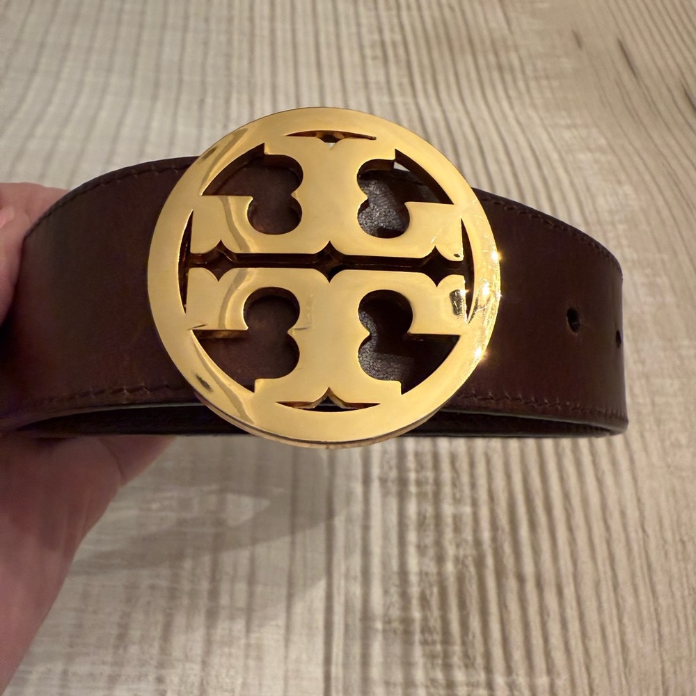 Tory Burch 1 inch Reversible Black/Brown Belt with Gold TB logo Buckle - Picture 3 of 6